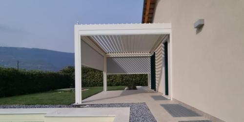 Pergola bioclimatica con chiusura laterale Montegrotto Terme