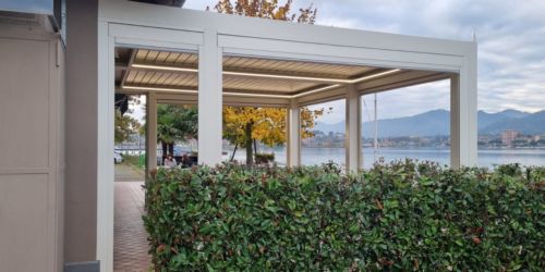 Pergola bioclimatica con vetrate Torreglia