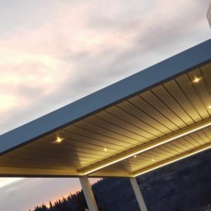 Pergola bioclimatica con illuminazione a led Arese